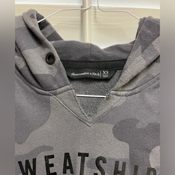 Abercrombie Camo Short Sleeve Hoodie - Size XS - Picture 4 of 4